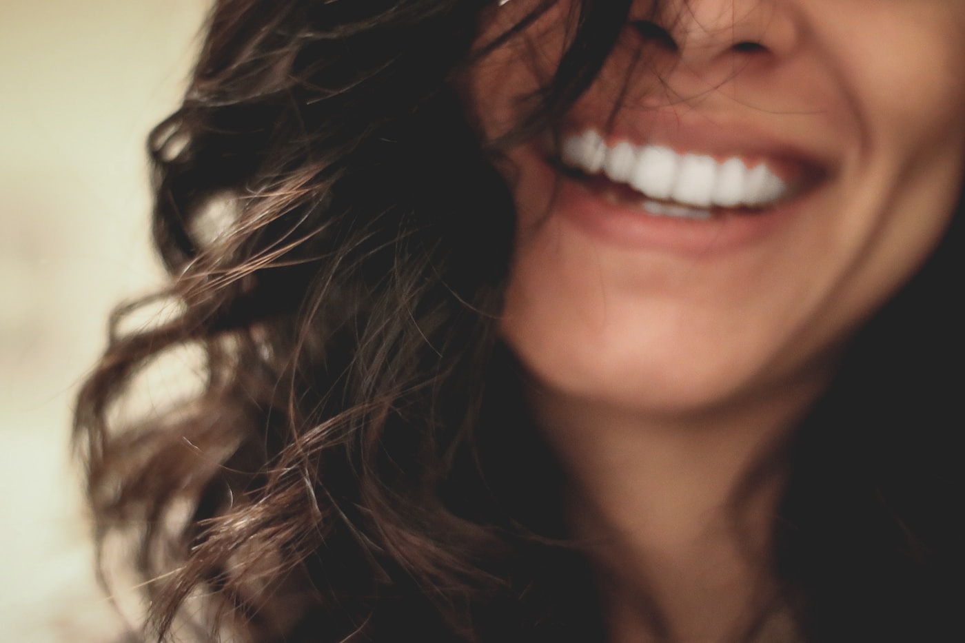Close-up de sorriso natural e saudável