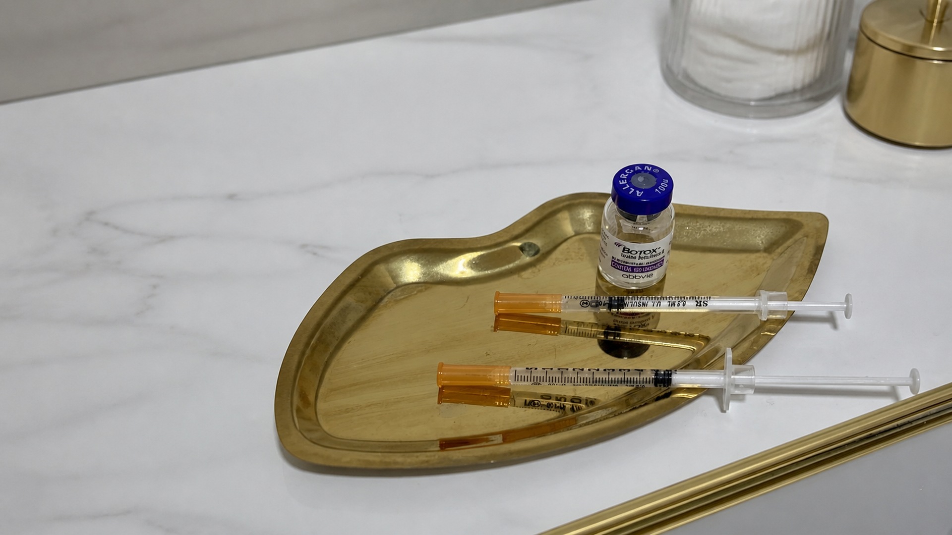 Toxina botulínica e seringas para aplicação estética